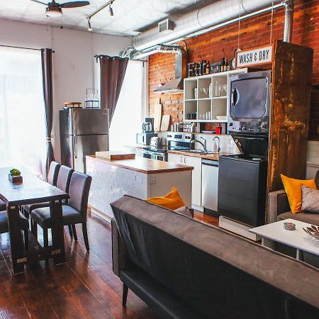 Hip Heritage Main Floor Flat In Downtown District Belleville Esterno foto