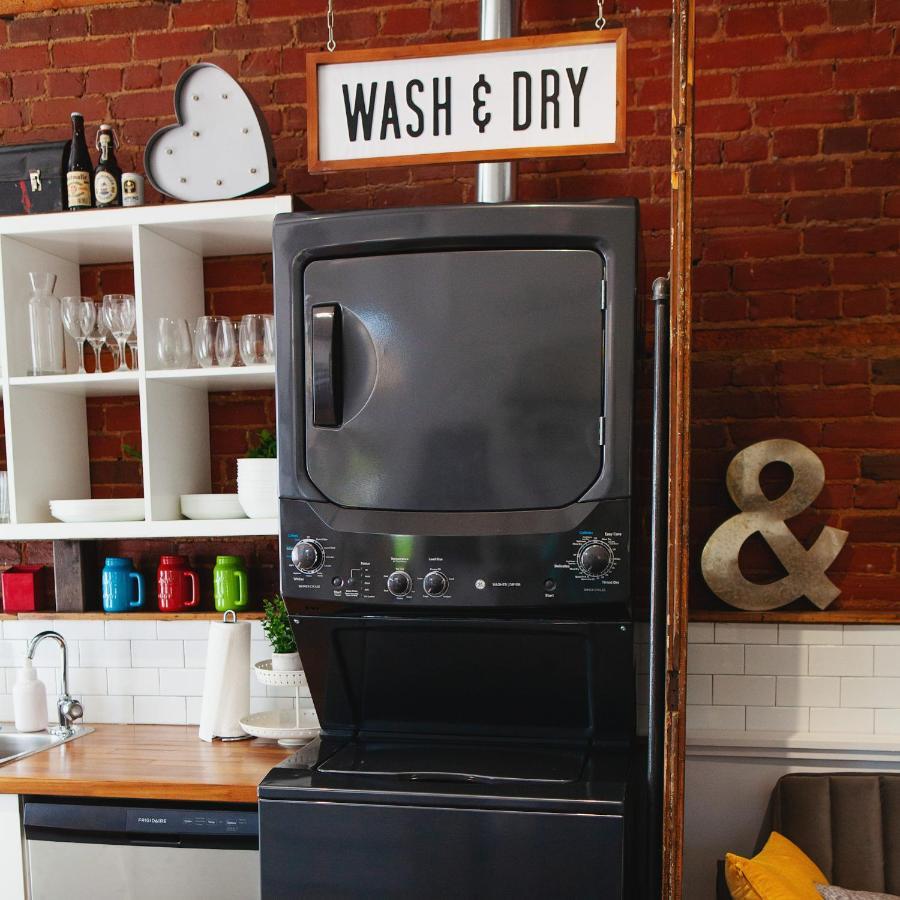 Hip Heritage Main Floor Flat In Downtown District Belleville Esterno foto