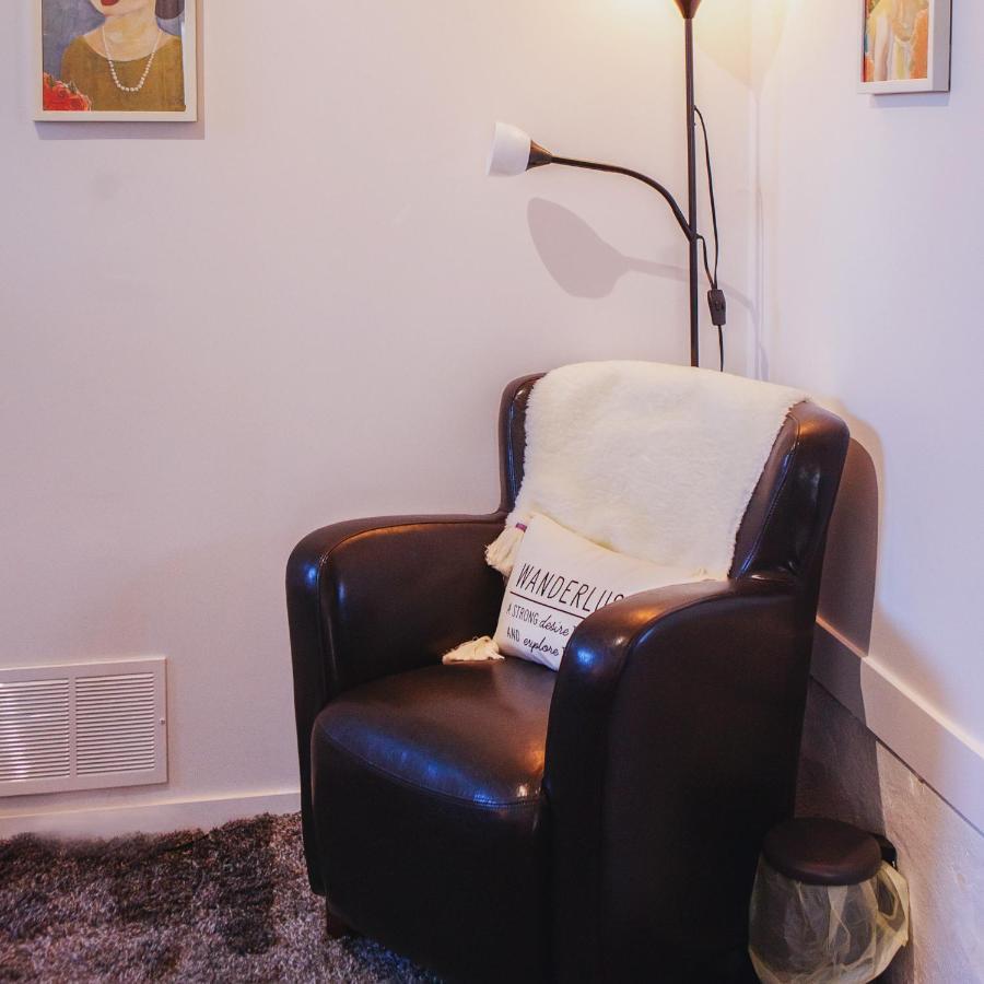 Hip Heritage Main Floor Flat In Downtown District Belleville Esterno foto