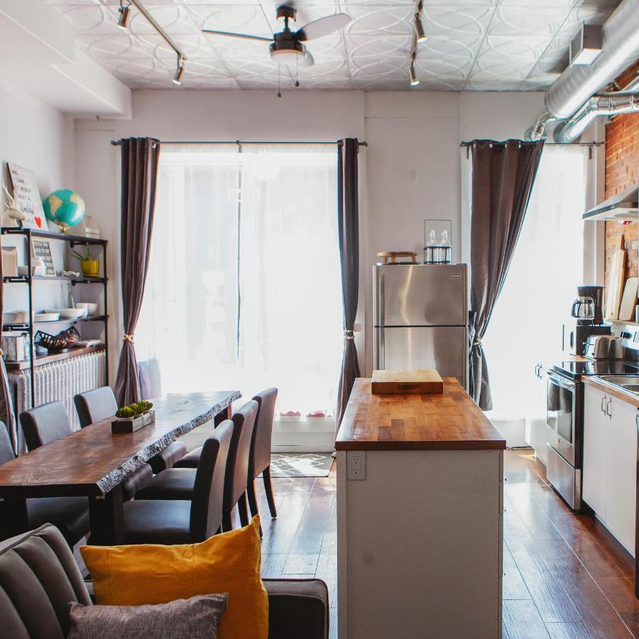 Hip Heritage Main Floor Flat In Downtown District Belleville Esterno foto