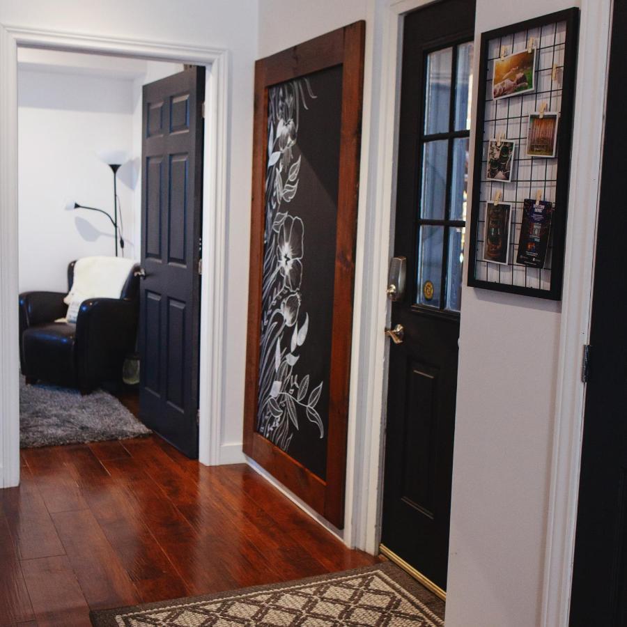 Hip Heritage Main Floor Flat In Downtown District Belleville Esterno foto