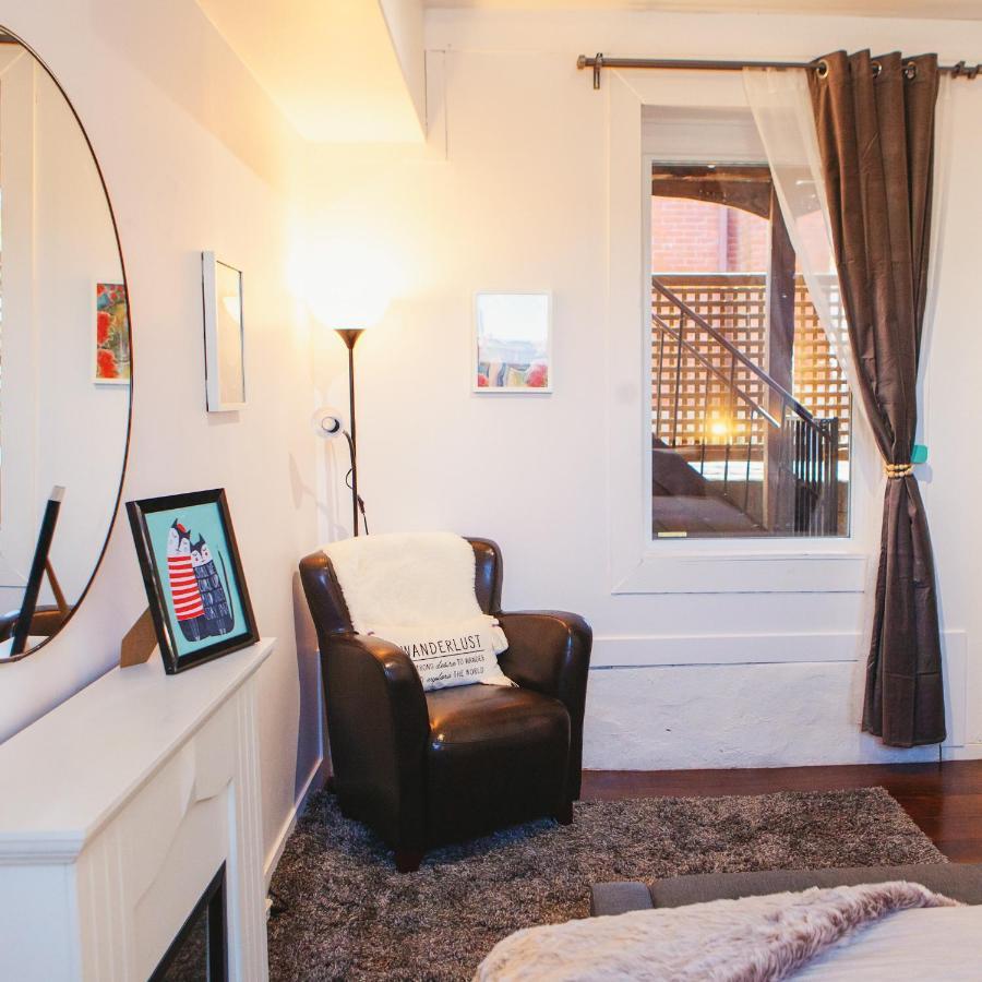 Hip Heritage Main Floor Flat In Downtown District Belleville Esterno foto